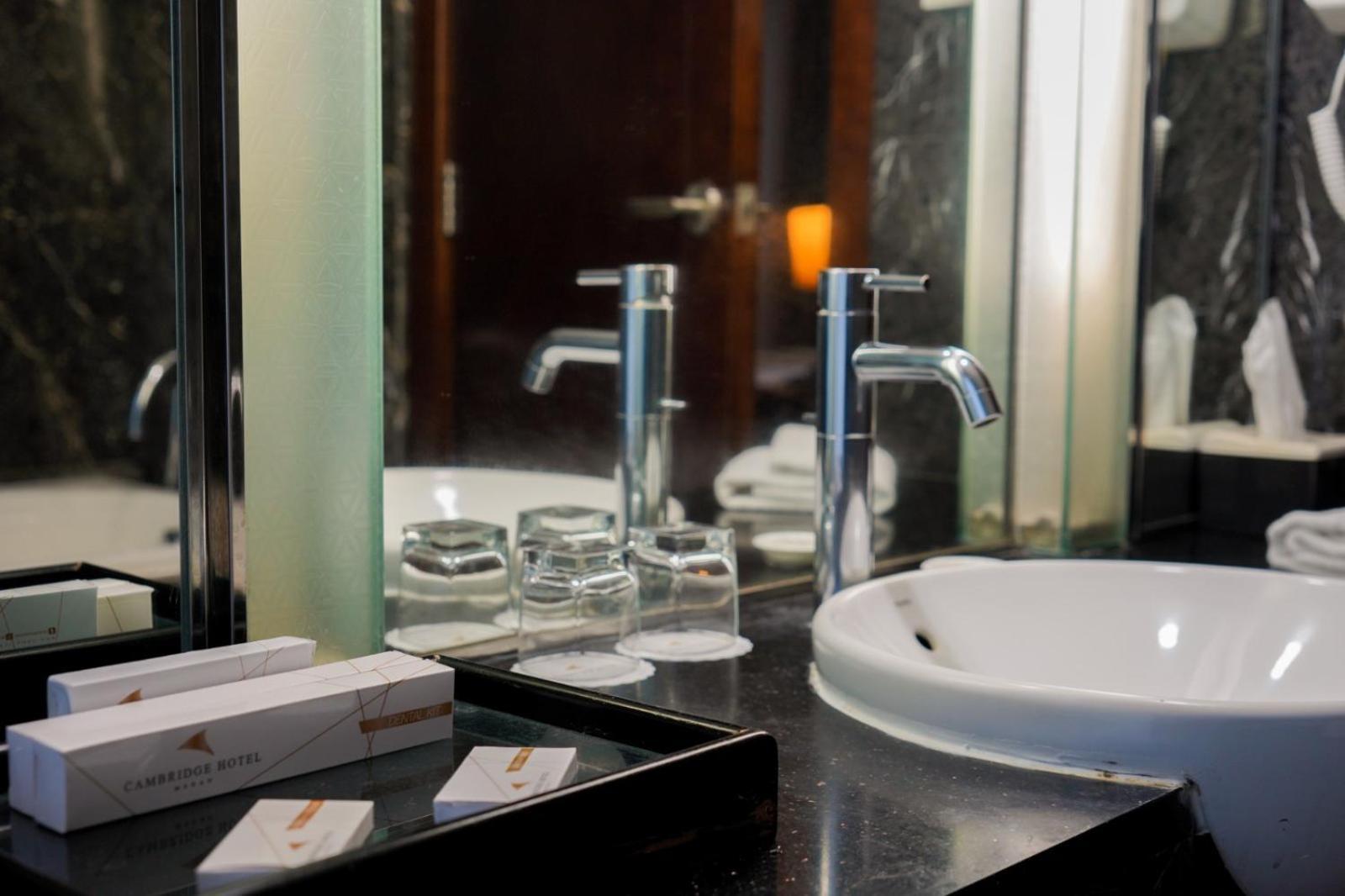 Cambridge Hotel Medan Dış mekan fotoğraf