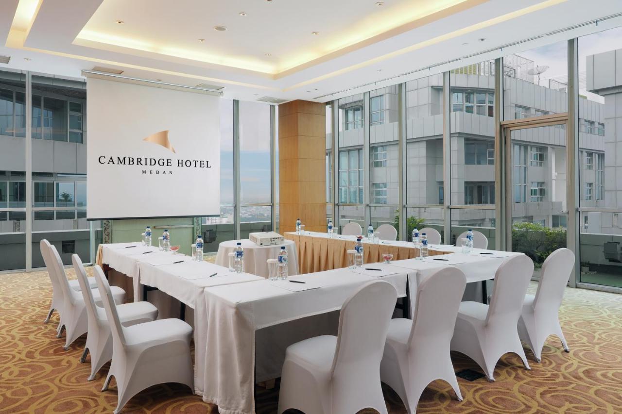 Cambridge Hotel Medan Dış mekan fotoğraf